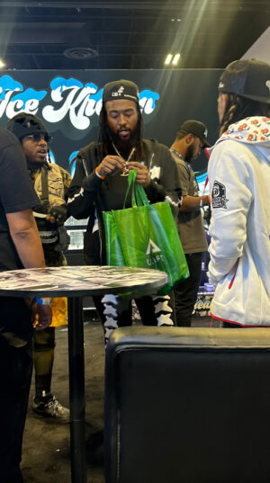 champstampa_022_Checkthestar